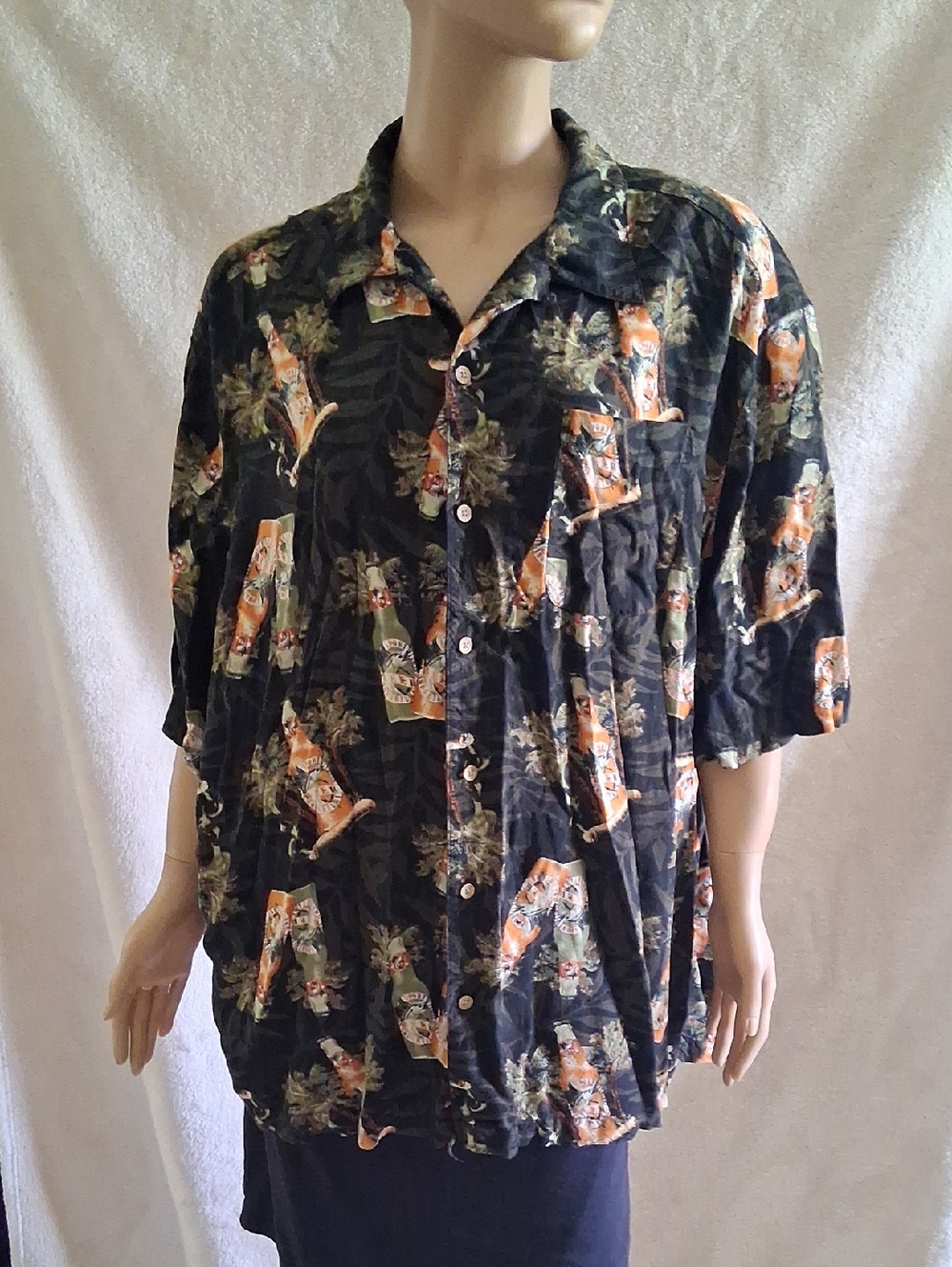 Men's Black Tropical Print Short-Sleeve Button-Up Shirt
